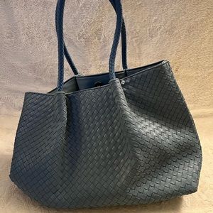 Lulu Dharma tote bag